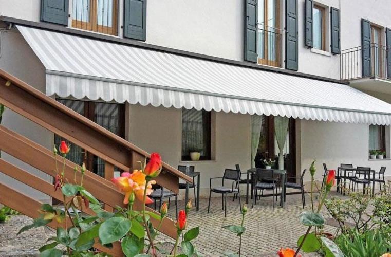 Hotel Garni Delle Rose Ceniga Exterior photo