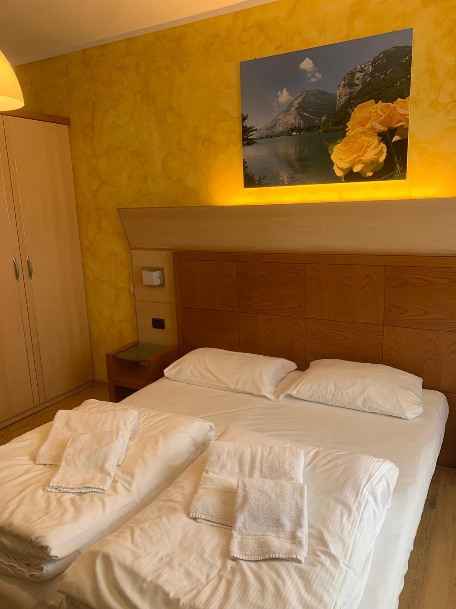 Hotel Garni Delle Rose Ceniga Exterior photo